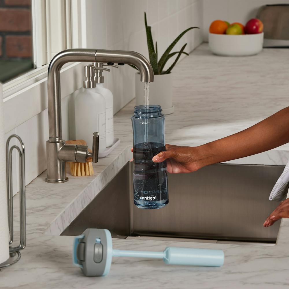 Contigo® Wells Plastic Filter Water Bottle with AUTOSPOUT® Straw Lid and Replacement Filter, 24 Oz (YR9T)